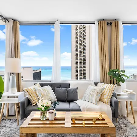 Stylish 1-Br Condo With Breathtaking Ocean Views